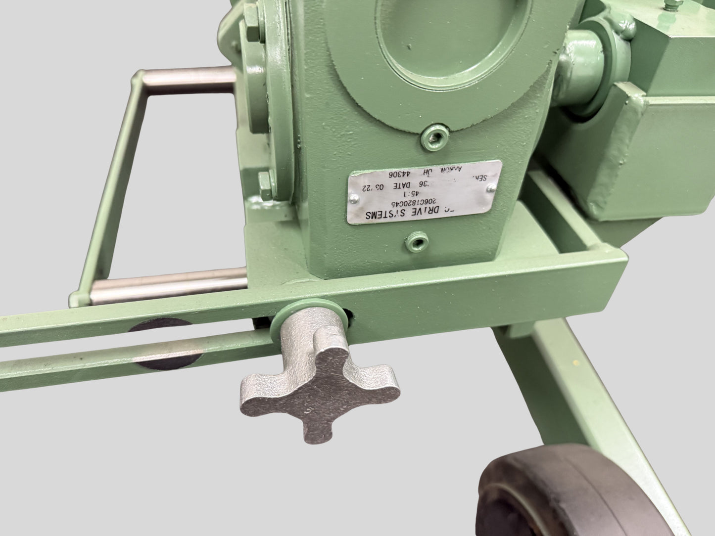 Iron 4-Post Knob